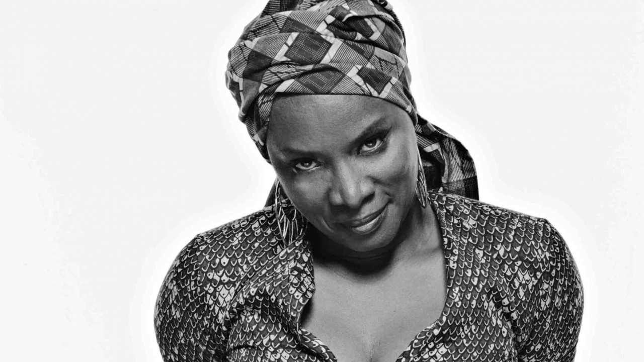 ☑ quel est le chanteur qui chante angelique