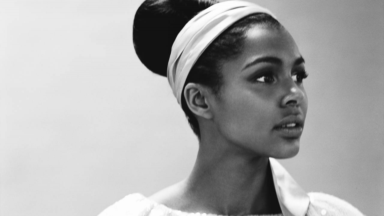 AYO Sa biographie, ses albums, ses concerts