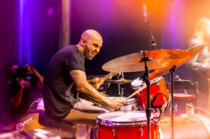 IKIZ (ROBERT MEHMET)