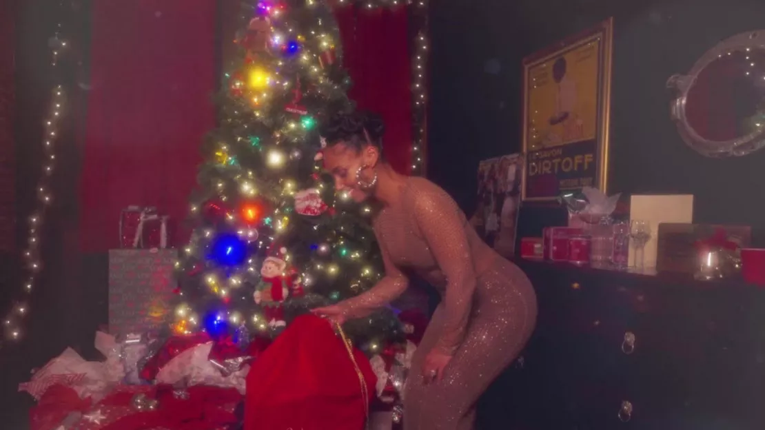 Alicia Keys partage le clip de sa reprise du titre culte des Fêtes, « Santa Baby » (vidéo)
