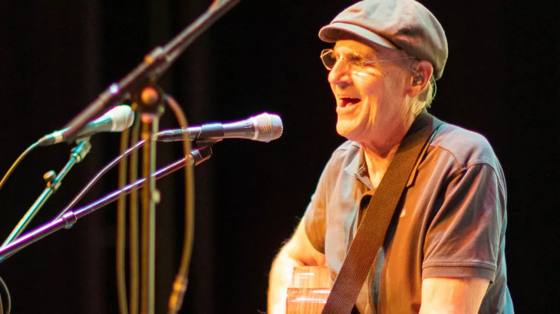 James Taylor partage sa reprise du classique de la Motown «  (I'm A) Road Runner » (vidéo)