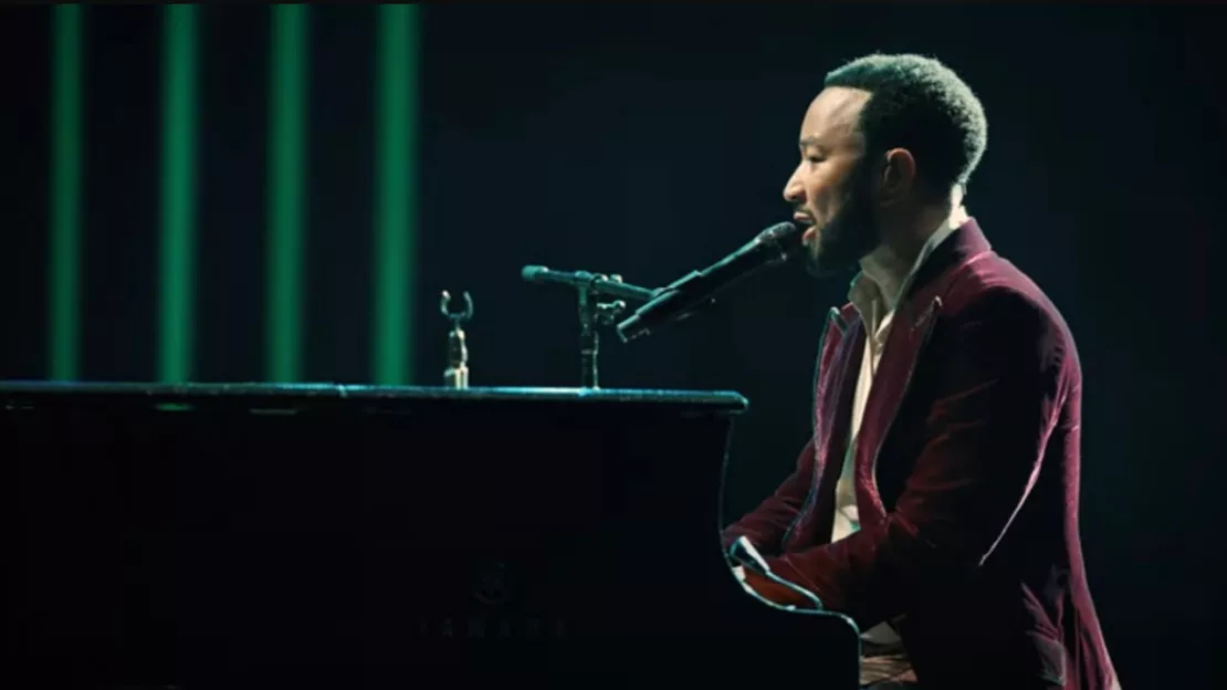 John Legend partage une version live de son titre « Nervous » (vidéo)