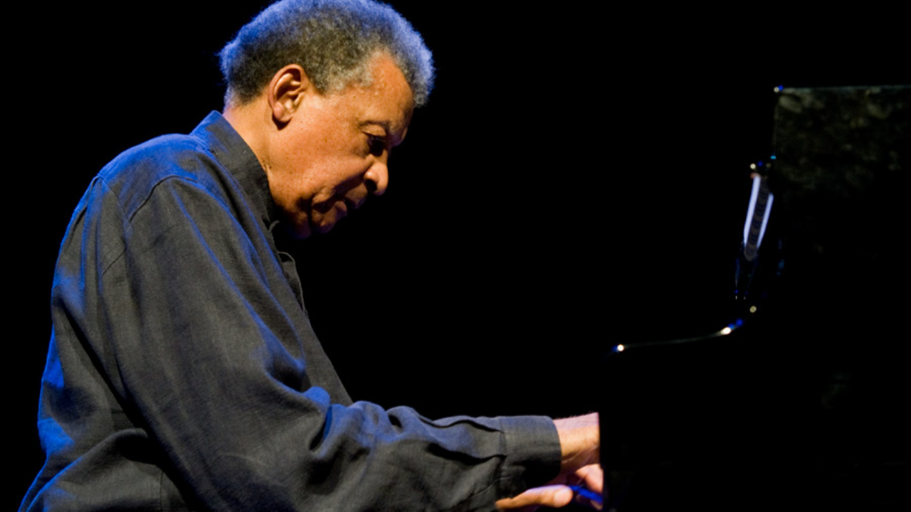 Abdullah Ibrahim aurait eu 92 ans : quatre mois après sa disparition, le piano se fait attendre Abdullah Ibrahim aurait eu 92 ans : quatre mois après sa disparition, le piano se fait attendre