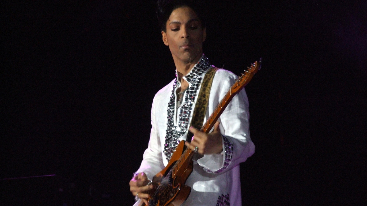 Anniversaire de Prince : 5 chansons incontournables pour célébrer la légende du funk et de la pop Anniversaire de Prince : 5 chansons incontournables pour célébrer la légende du funk et de la pop