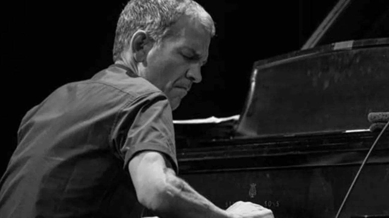 Brad Mehldau va faire son grand retour avec un puissant hommage à Elliott Smith