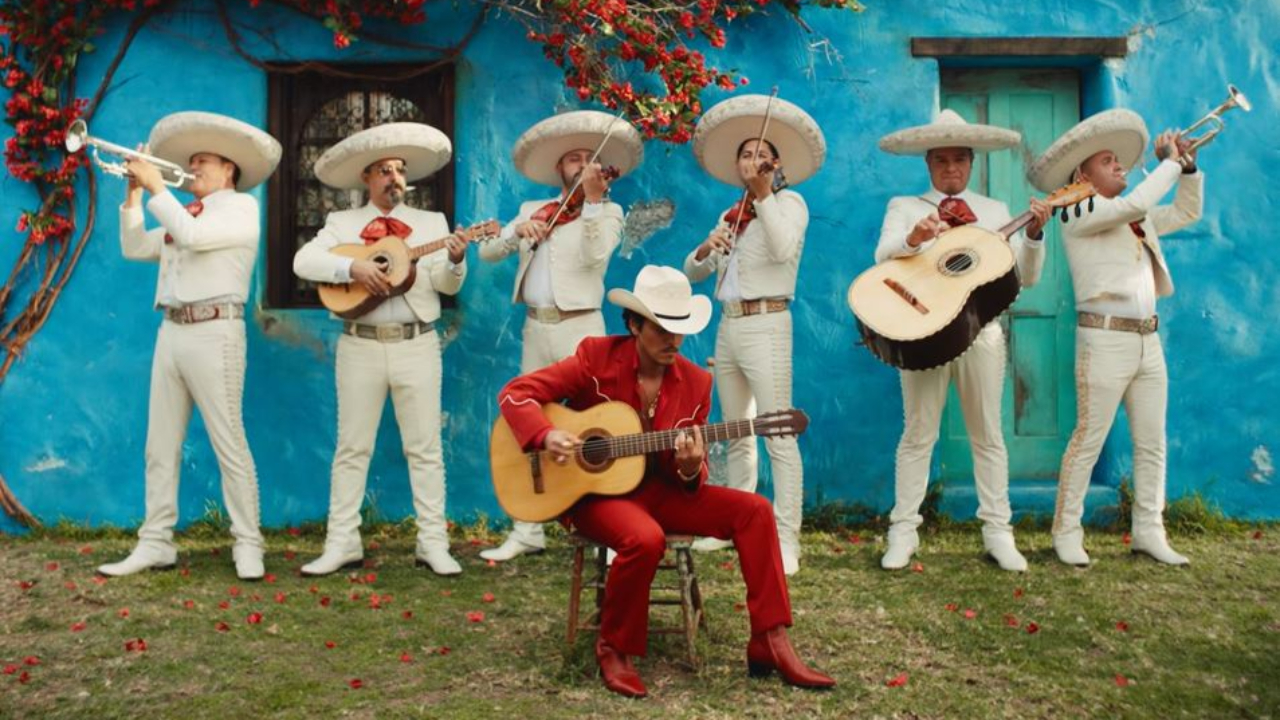 Bruno Mars dévoile le clip de "Risk It All" avec une forte influence mexicaine Bruno Mars dévoile le clip de "Risk It All" avec une forte influence mexicaine