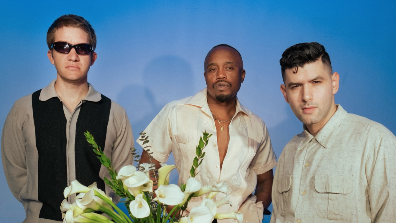 Durand Jones et The Indications se montre romantique avec "Flower Moon"