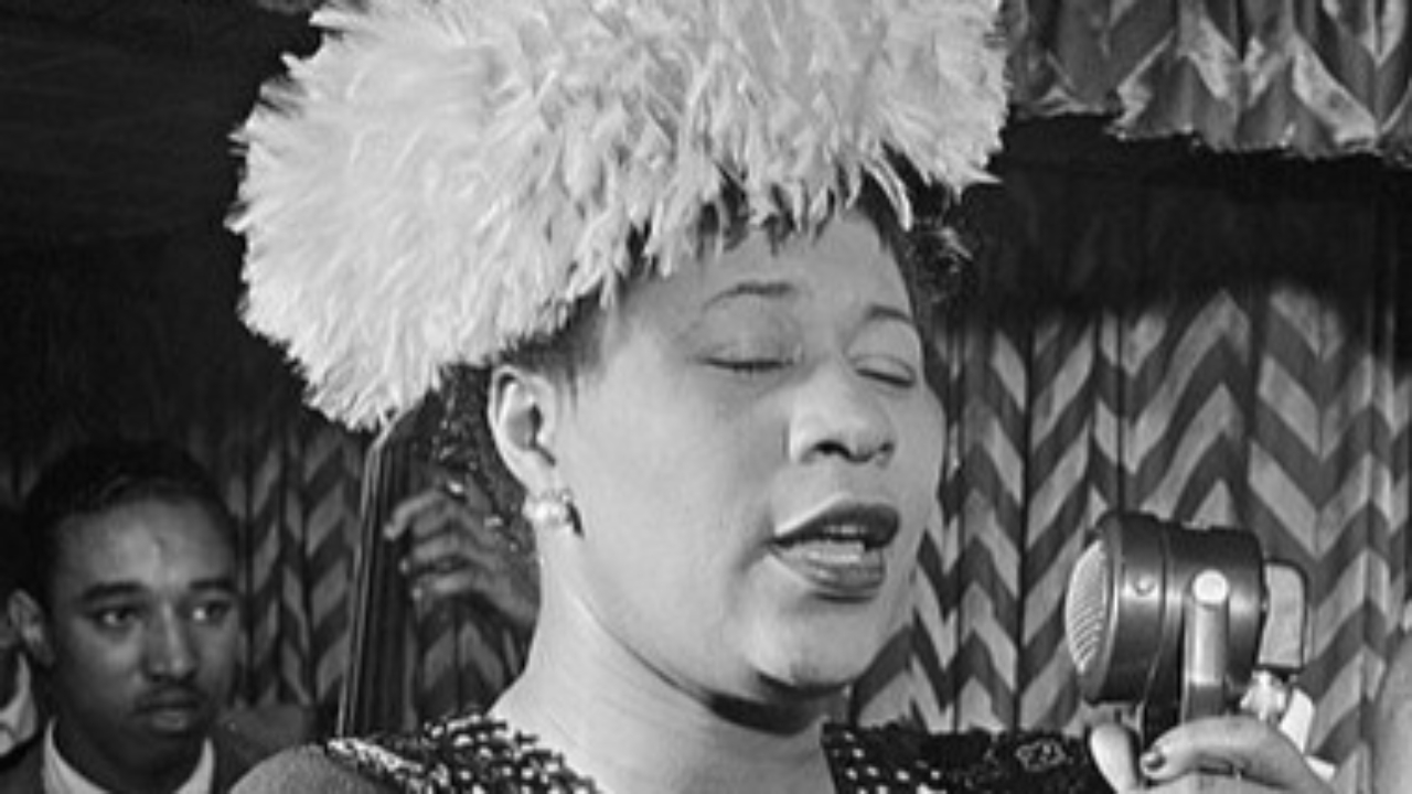 Ella Fitzgerald arr&ecirc;t&eacute;e &agrave; Houston en 1955 : l&rsquo;histoire d&rsquo;un concert qui a marqu&eacute; l&rsquo;Histoire