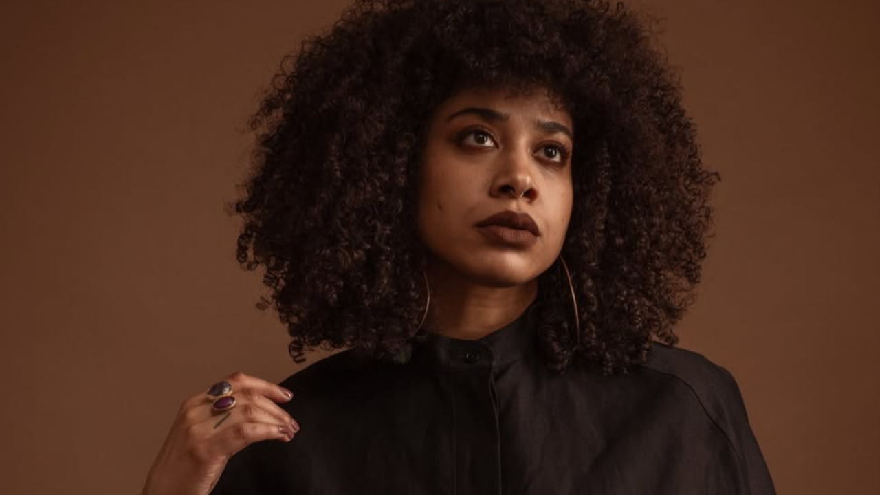 Emilia Sisco se présente avec élégance dans son premier album "Introducing Emilia Sisco" Emilia Sisco se présente avec élégance dans son premier album "Introducing Emilia Sisco"