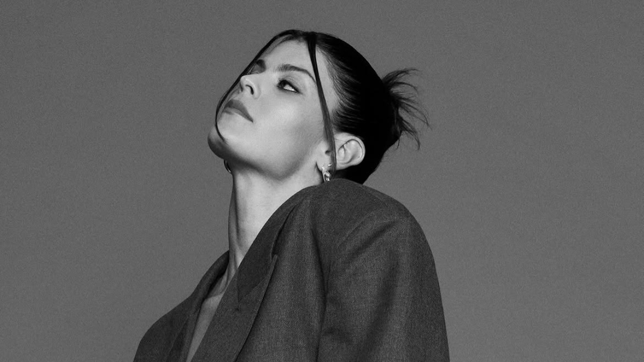 Gabrielle Cavassa f&ecirc;te ses 32 ans : retour sur le parcours d&rsquo;une artiste qui a marqu&eacute; la sc&egrave;ne fran&ccedil;aise