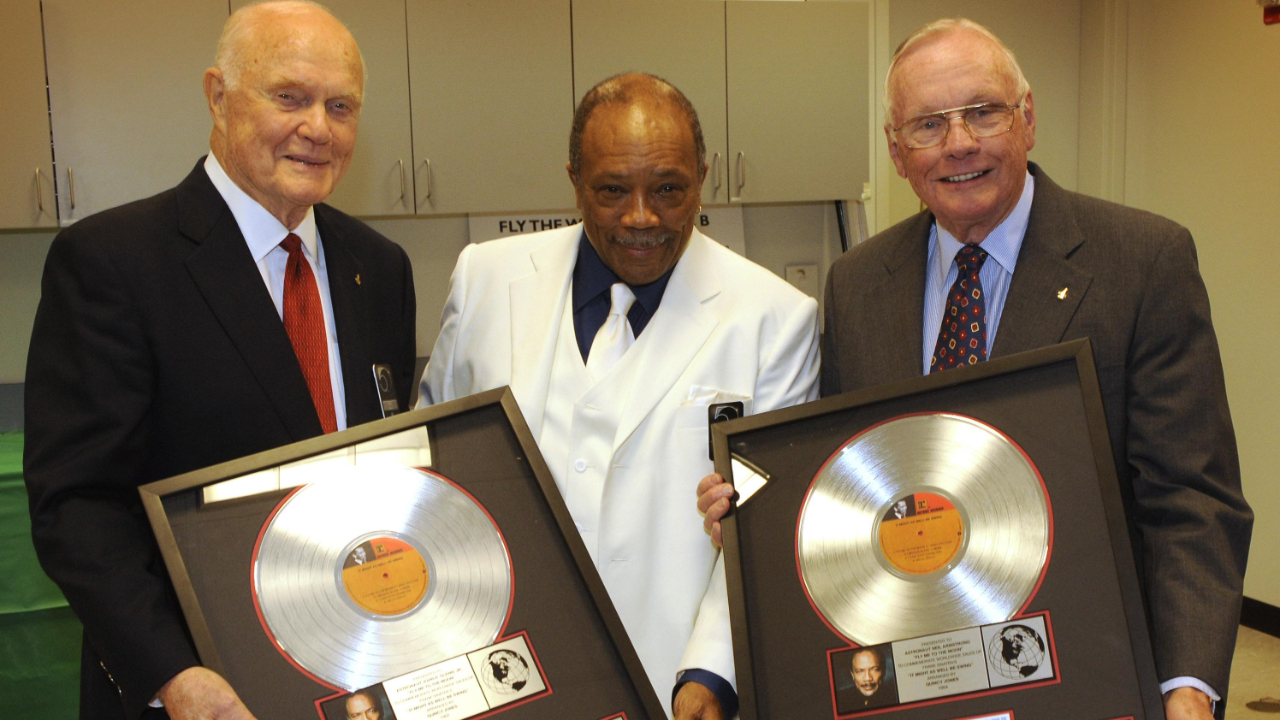 Hommage à Quincy Jones : "Fly me to the moon", le tube qui s'envole dans l'espace