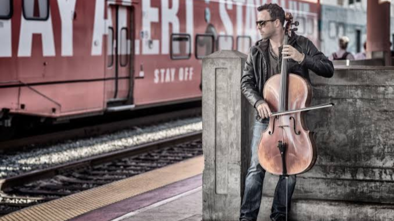 Jacob Szekely modernise le violoncelle avec son jazz électrique Jacob Szekely modernise le violoncelle avec son jazz électrique