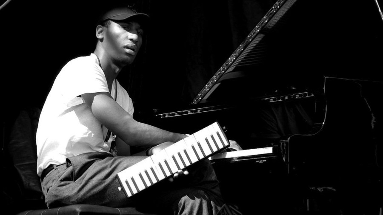 Jon Batiste en performance exceptionnelle à San Francisco : retour sur le génie musical derrière American Symphony