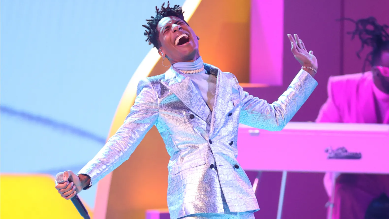 Jon Batiste : un 2025 remarquable entre sc&egrave;nes, t&eacute;l&eacute;vision et album