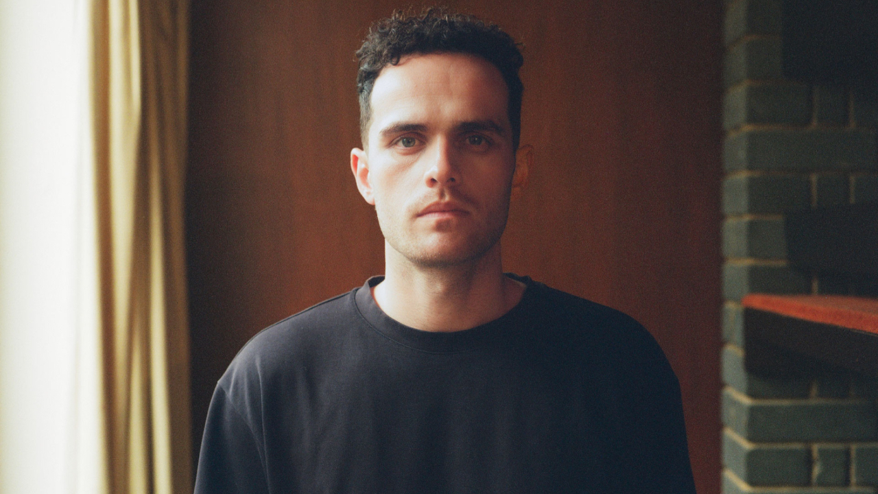 Jordan Rakei et ses invit&eacute;s : l'effervescence cr&eacute;ative de l'EP "Between Us"