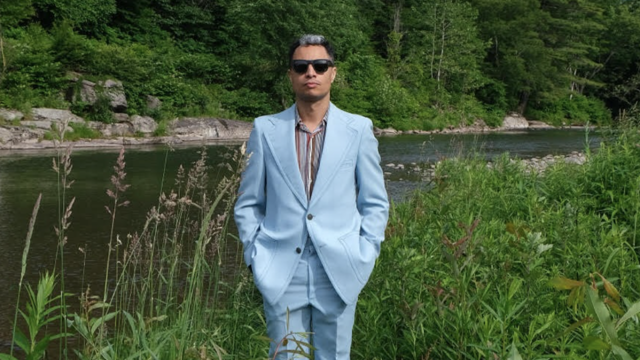 José James rend hommage au kung-fu et à Erykah Badu dans son nouveau titre "They Sleep, We Grind”