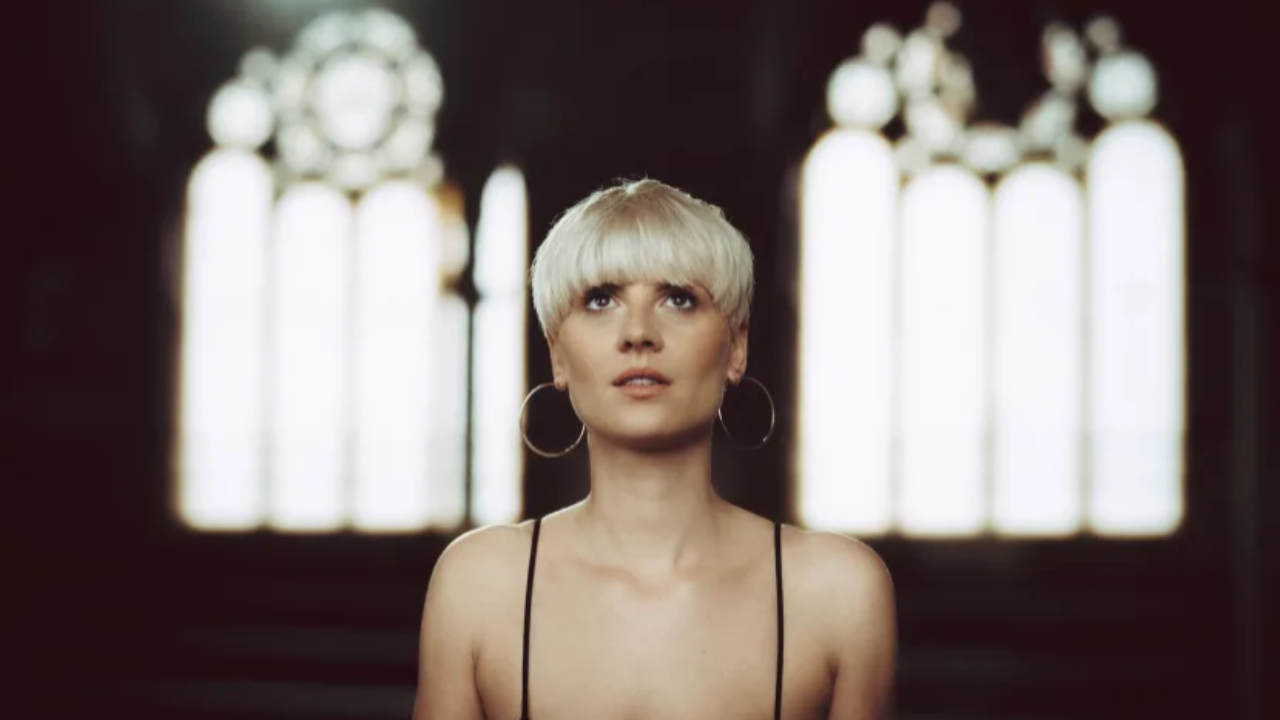 La chanteuse soul Mica Millar partage un extrait de son ouverture du London Jazz Festival (vidéo) La chanteuse soul Mica Millar partage un extrait de son ouverture du London Jazz Festival (vidéo)