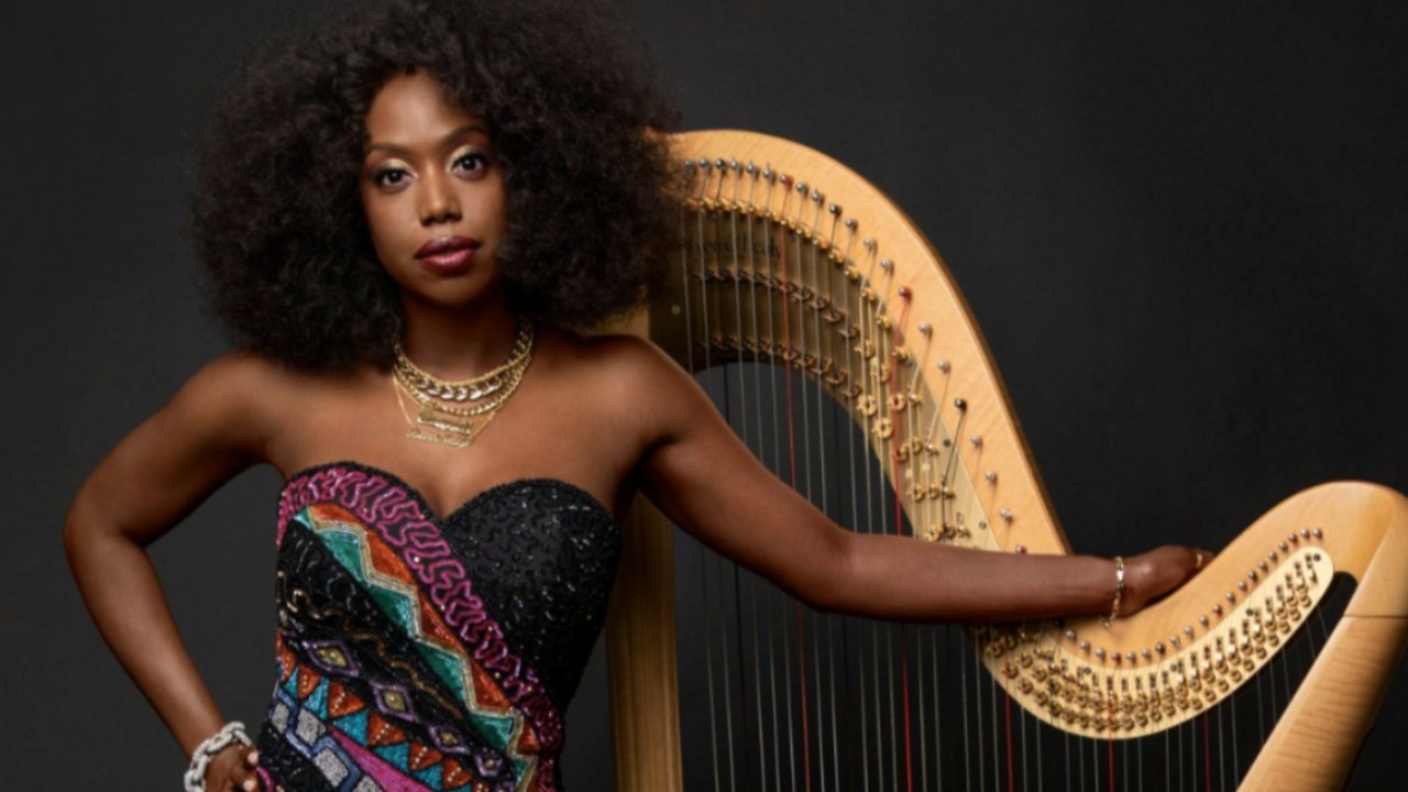 La harpiste Brandee Younger fait un retour fracassant avec Gadabout Season