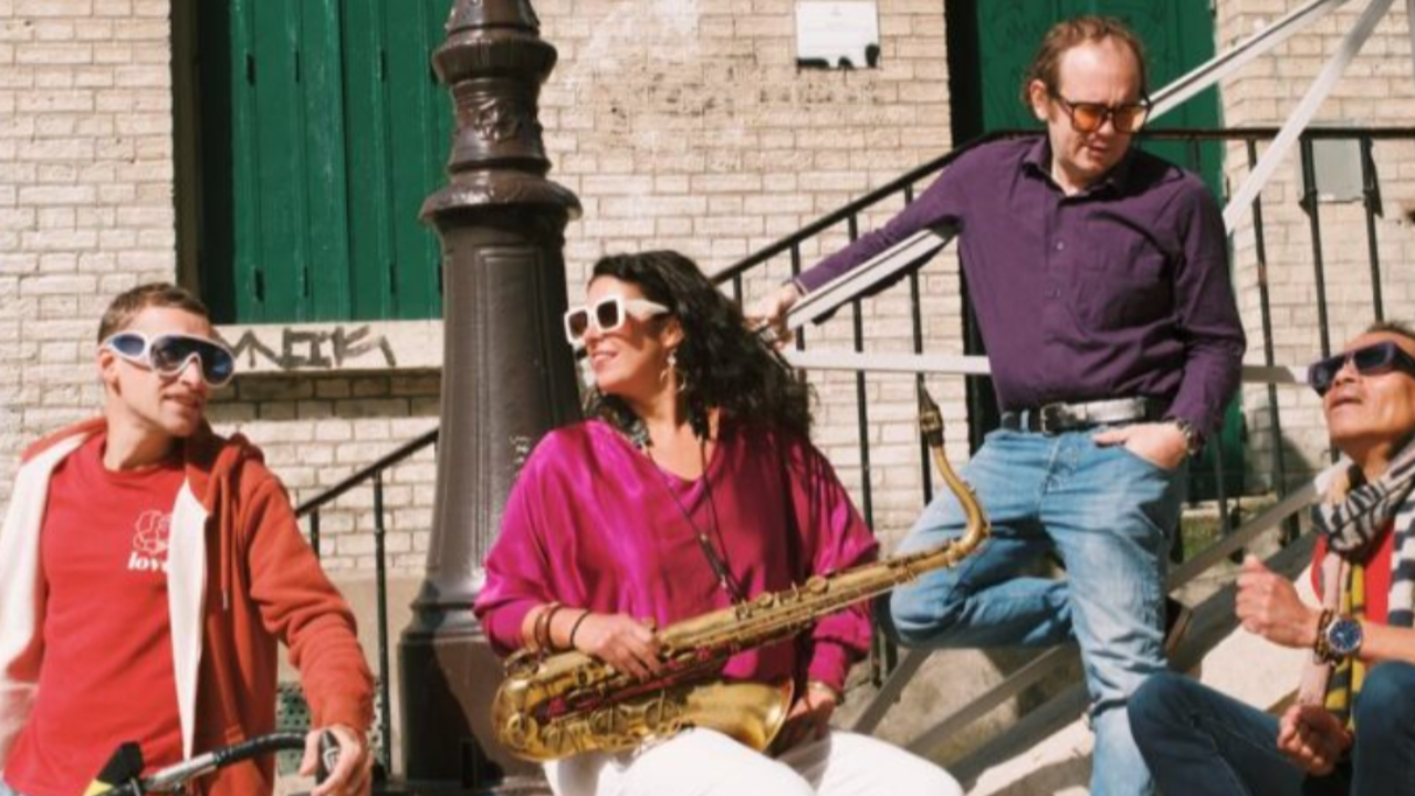 La saxophoniste Virginie Daidé sort de l'ombre avec son album "While We Are Strolling" ! La saxophoniste Virginie Daidé sort de l'ombre avec son album "While We Are Strolling" !