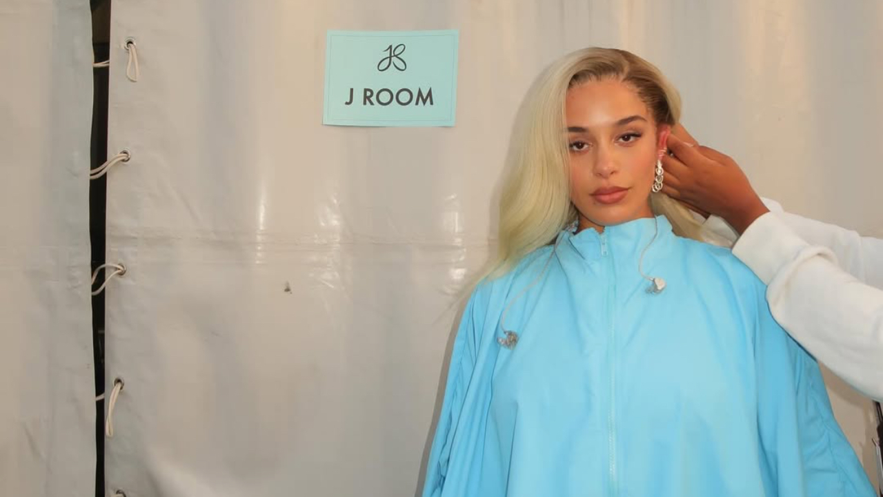 Le label de Jorja Smith réclame des royalties après l’utilisation d’un clone vocal IA dans un titre viral Le label de Jorja Smith réclame des royalties après l’utilisation d’un clone vocal IA dans un titre viral