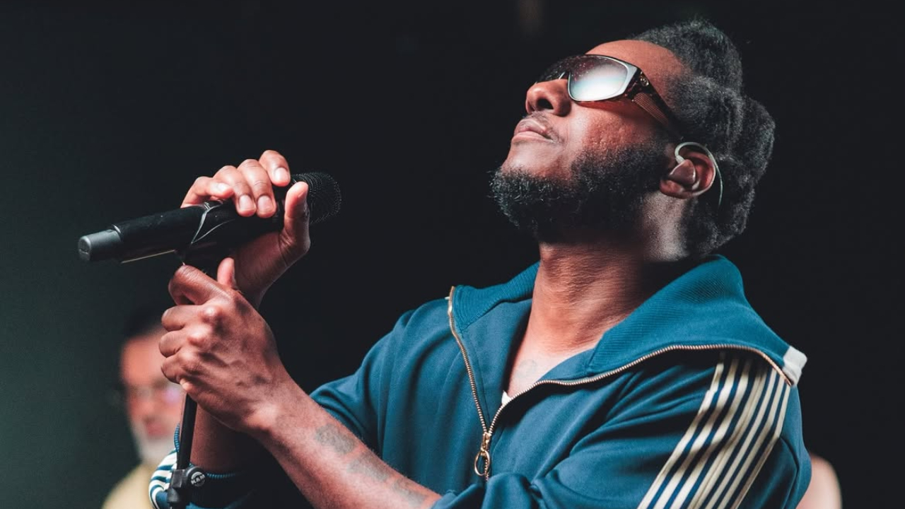 Leon Bridges f&ecirc;te ses 37 ans : l&rsquo;h&eacute;ritier de Sam Cooke qui a red&eacute;fini la Soul Moderne