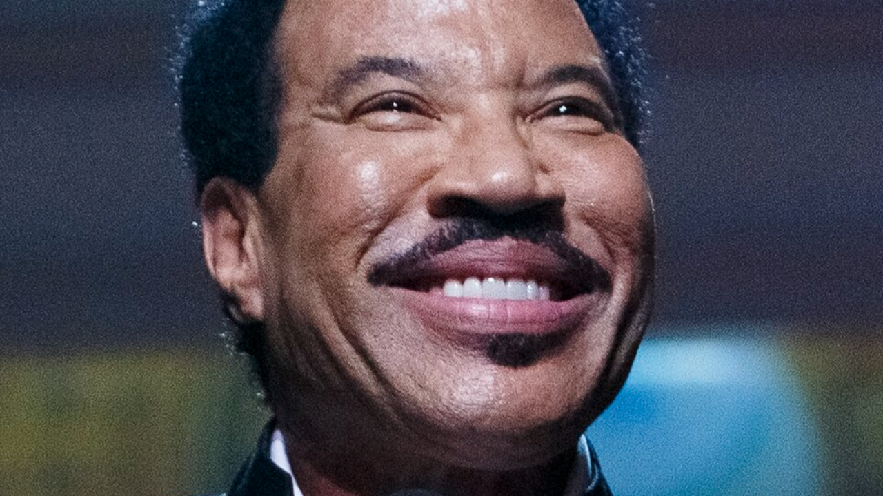 Lionel Richie opéré en urgence : sa tournée avec Earth, Wind & Fire mise entre parenthèses Lionel Richie opéré en urgence : sa tournée avec Earth, Wind & Fire mise entre parenthèses