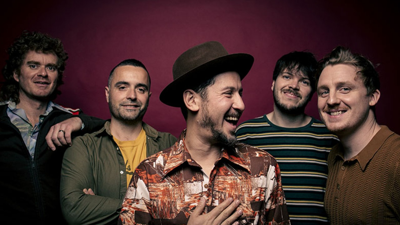 Mamas Gun avec Brian Jackson pour le clip du tr&egrave;s funky "DIG!"