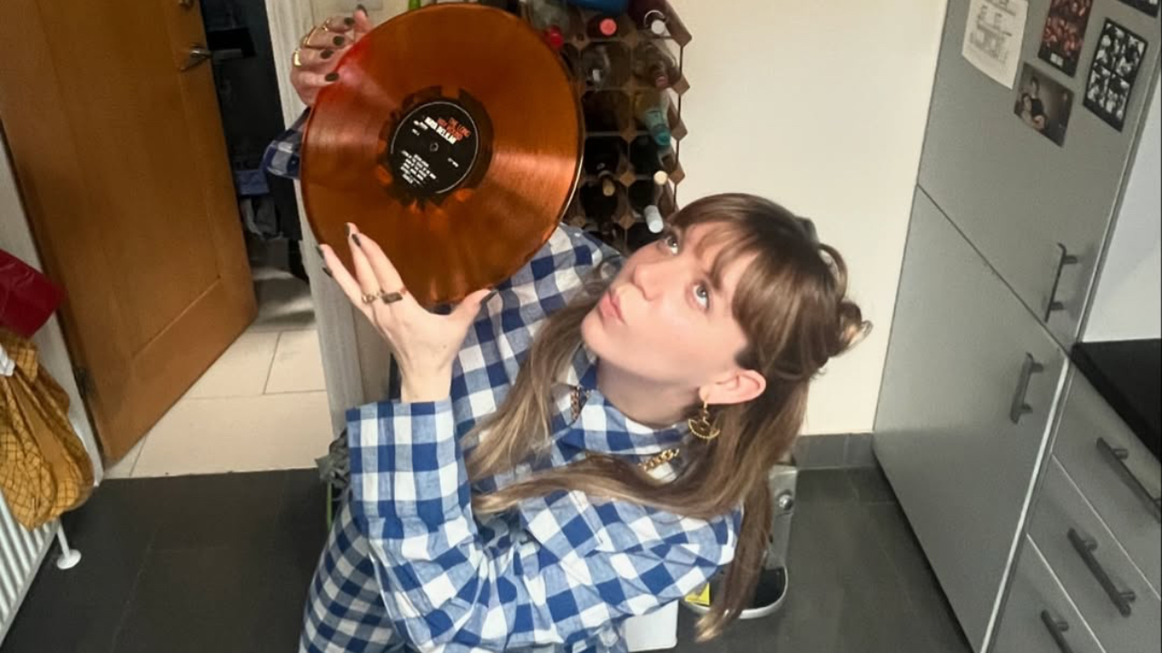 Maya Delilah dévoile son nouveau single "California" et la version deluxe de son album Maya Delilah dévoile son nouveau single "California" et la version deluxe de son album