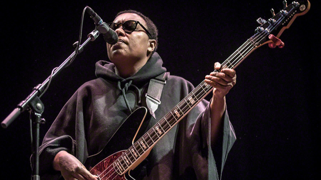 Me&rsquo;Shell Ndeg&eacute;Ocello f&ecirc;te ses 58 ans : retour sur le parcours d&rsquo;une artiste qui a fait voler en &eacute;clats les fronti&egrave;res musicales