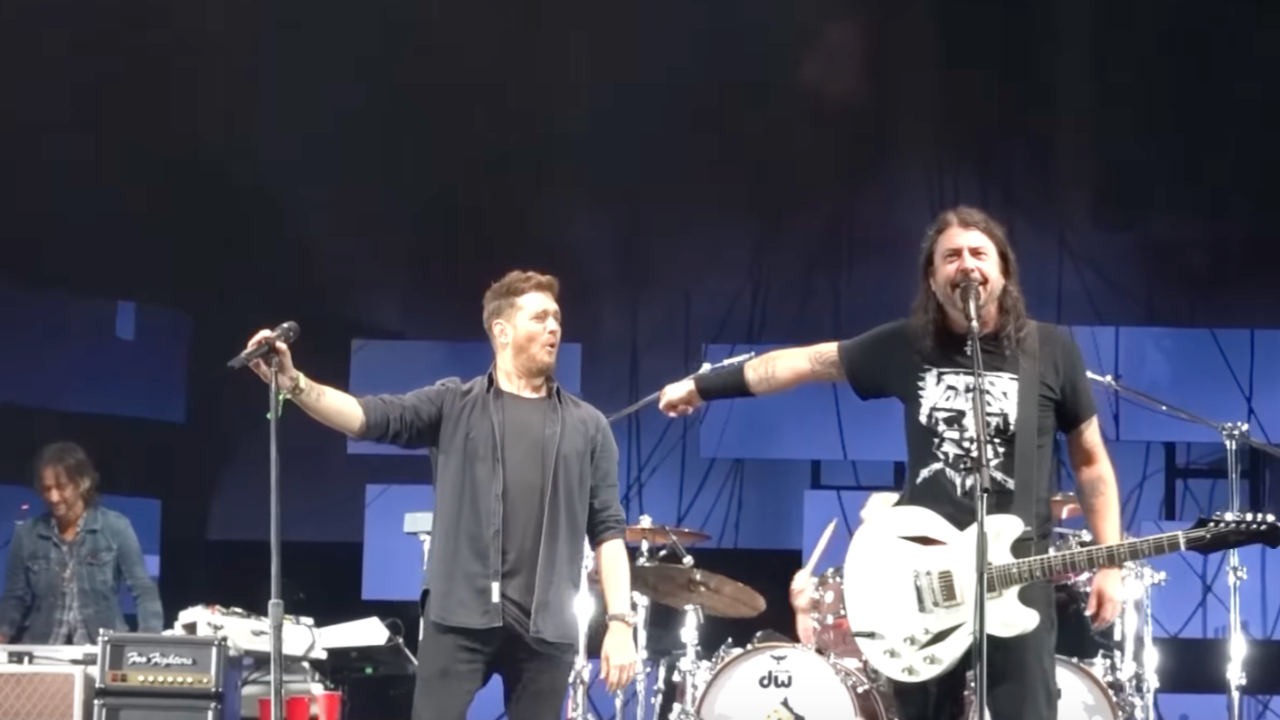 Michael Bublé quand il partage la scène avec les Foo Fighters !