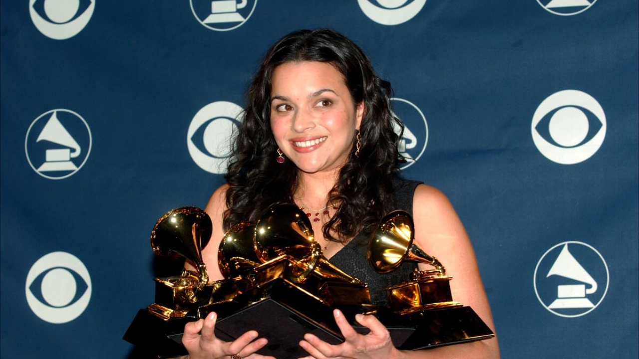 Norah Jones sera récompensé par le Grammy Museum du prix Ray Charles Architect of Sound Norah Jones sera récompensé par le Grammy Museum du prix Ray Charles Architect of Sound