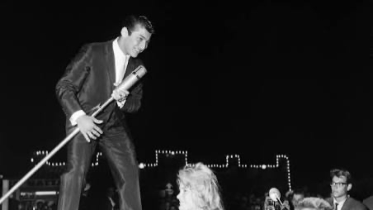 Paul Anka fête ses 85 ans : de « Diana » à « My Way », l'incroyable destin d'une légende de la musique Paul Anka fête ses 85 ans : de « Diana » à « My Way », l'incroyable destin d'une légende de la musique