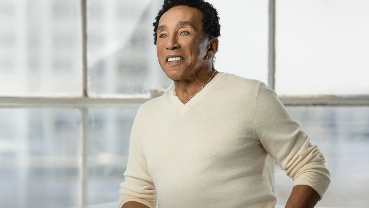 Smokey Robinson : 85 ans, et un nouvel album fracassant "What The World Needs Now"
