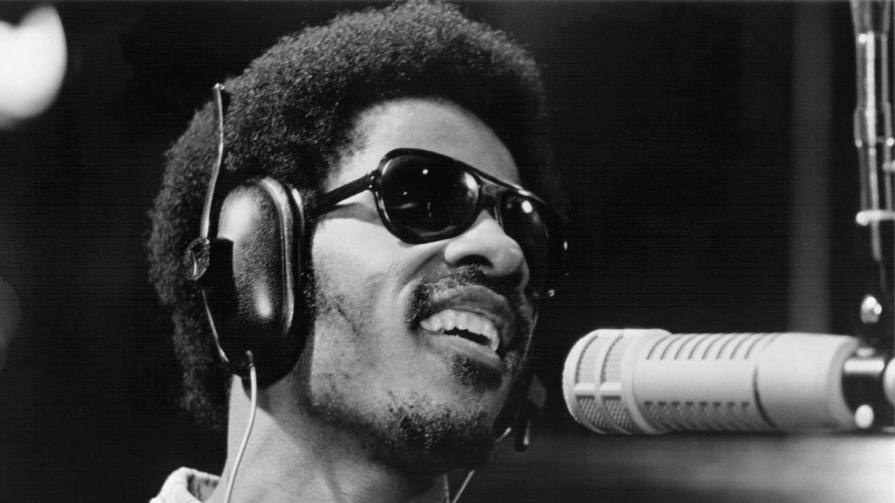 Stevie Wonder : rétrospective sur une vie entière dédiée à la magie du son Stevie Wonder : rétrospective sur une vie entière dédiée à la magie du son