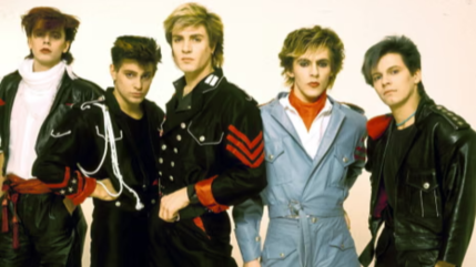 13 juillet 1985 : Duran Duran est devenu le premier groupe &agrave; atteindre la premi&egrave;re place du classement des singles aux &Eacute;tats-Unis avec un th&egrave;me de James Bond avec "A View To A Kill"
