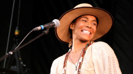 Ayo f&ecirc;te son anniversaire : l&rsquo;histoire de "Down on My Knees",  la chanson qui l&rsquo;a r&eacute;v&eacute;l&eacute;e au grand public