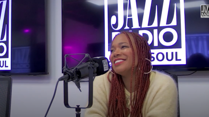 China Moses prend les difficultés de la vie avec philosophie dans son nouvel album : "être positive, c'est accepter que les choses sont compliquées" China Moses prend les difficultés de la vie avec philosophie dans son nouvel album : "être positive, c'est accepter que les choses sont compliquées"