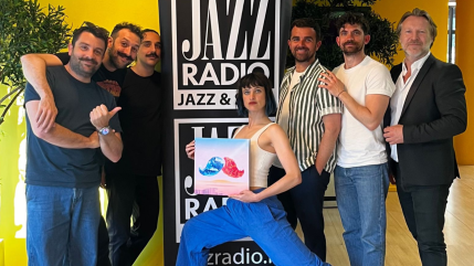 Deluxe, toujours à la recherche de proximité avec leur public : "Mais on adore revenir dans la rue, jouer comme quand on a commencé" Deluxe, toujours à la recherche de proximité avec leur public : "Mais on adore revenir dans la rue, jouer comme quand on a commencé"