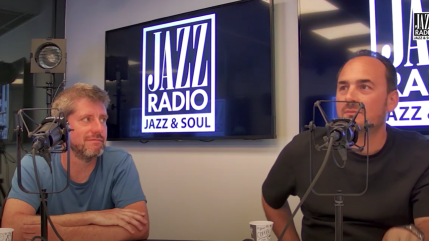 Electro Deluxe : son énergie contagieuse, sa créativité sans limites et son amour des rencontres Electro Deluxe : son énergie contagieuse, sa créativité sans limites et son amour des rencontres