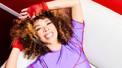 Flavia Coelho présente son nouveau single "Mama Santa" Flavia Coelho présente son nouveau single "Mama Santa"