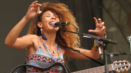 Flavia Coelho : "Je suis musicienne, je suis une artiste de la rue"