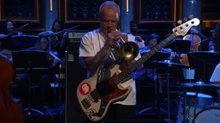 Flea : le bassiste des Red Hot Chili Peppers d&eacute;voile son premier album jazz, "Honora"