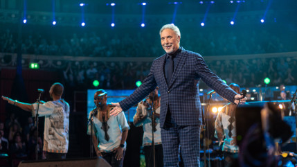 La star du jazz, Tom Jones fête ses 85 ans : Retour sur une voix iconique La star du jazz, Tom Jones fête ses 85 ans : Retour sur une voix iconique