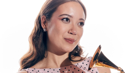 Laufey s'illustre avec la création de sa propre fondation, pour "rendre la musique accessible à tous"