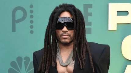 Lenny Kravitz interprète ses classiques aux People's Choice Awards