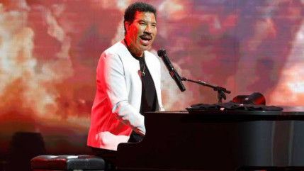 Lionel Richie : grosse frayeur dans le public apr&egrave;s un malaise sur sc&egrave;ne