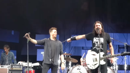 Michael Bublé quand il partage la scène avec les Foo Fighters !