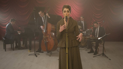 Postmodern Jukebox revisite "Red Right Hand" de Nick Cave avec Katerina Lomis Postmodern Jukebox revisite "Red Right Hand" de Nick Cave avec Katerina Lomis