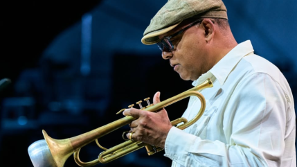 Pour la rentrée, Wynton Marsalis rend hommage à l'Afrique en musique avec "Afro !" Pour la rentrée, Wynton Marsalis rend hommage à l'Afrique en musique avec "Afro !"