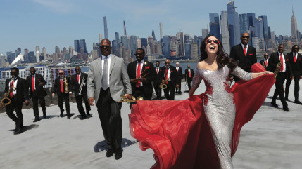 Pour ses 90 ans, le Count Basie Orchestra se la joue rock'n roll avec "Basie Rocks!" Pour ses 90 ans, le Count Basie Orchestra se la joue rock'n roll avec "Basie Rocks!"